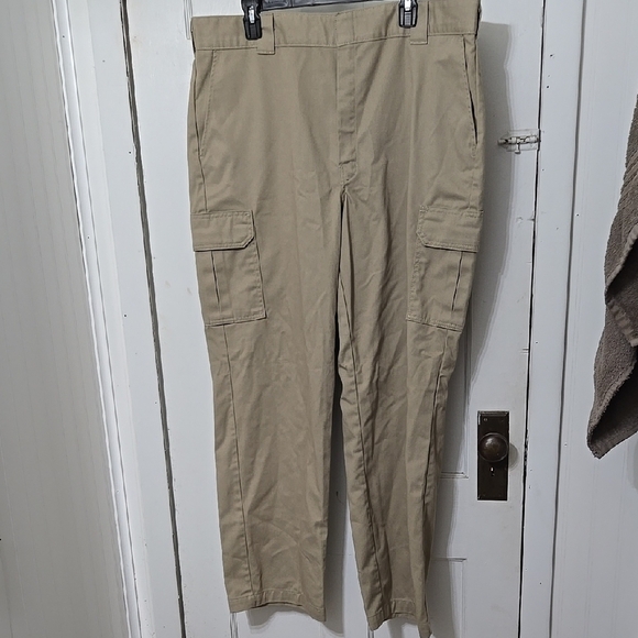 Dickies Relaxed Straight Flatfront Men's Tan Beige Cargo Pants 40x32 - Picture 1 of 6